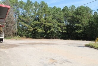 3070 Lumby Dr, Decatur, GA for lease Building Photo- Image 1 of 9
