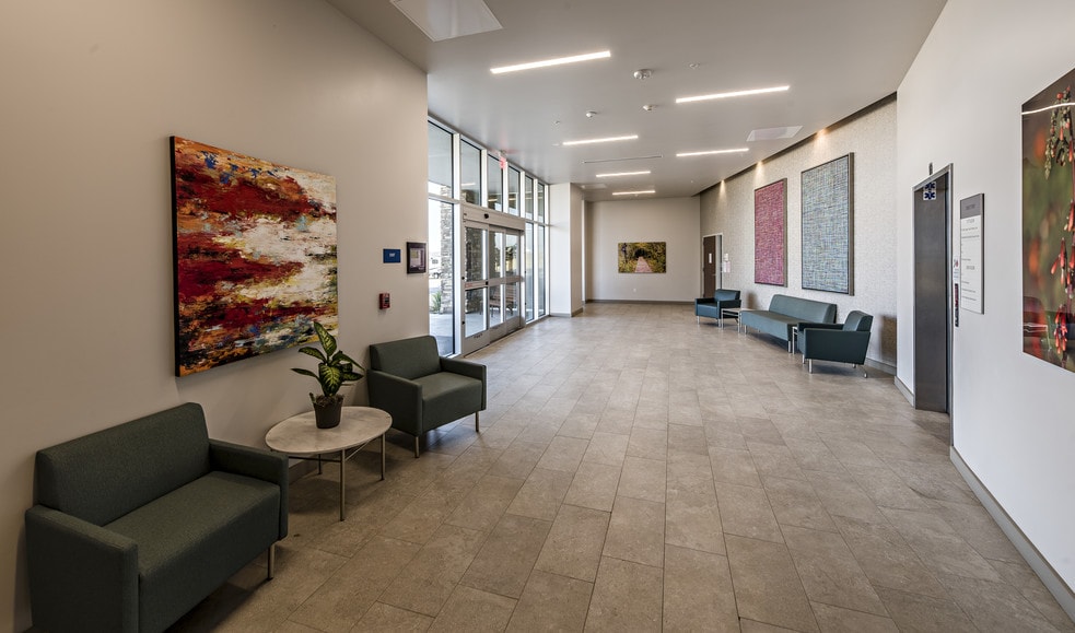 4500 Morning Dr, Bakersfield, CA for lease - Interior Photo - Image 2 of 33