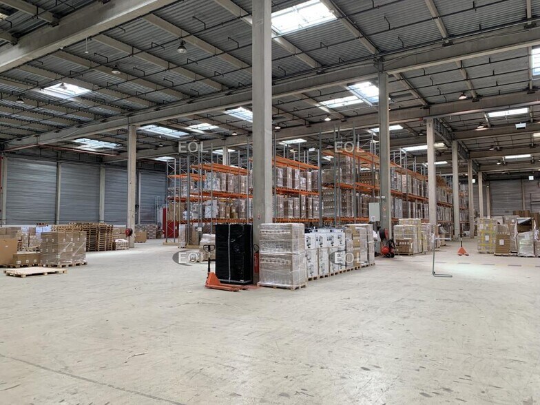Industrial in Éragny for lease - Building Photo - Image 3 of 10