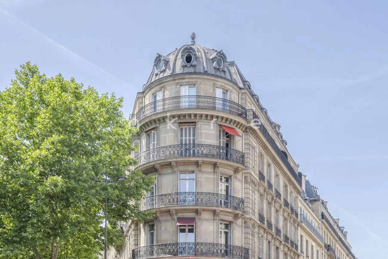 Office in Paris for lease Building Photo- Image 1 of 17