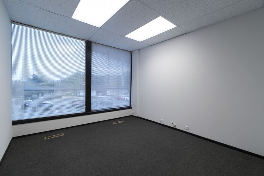 540-550 W Frontage Rd, Northfield, IL for lease - Interior Photo - Image 3 of 8