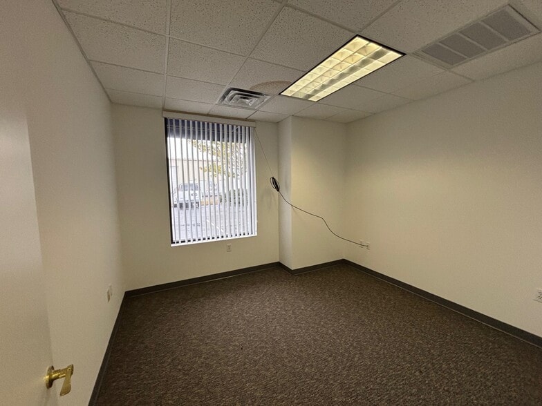 2704 Exchange Dr, Wilmington, NC for lease - Building Photo - Image 1 of 11