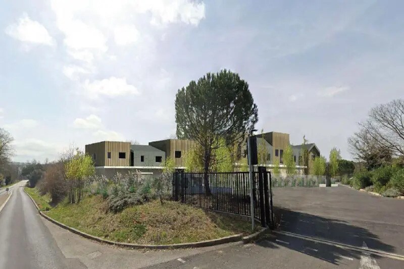 Flex in  for sale - Building Photo - Image 2 of 7