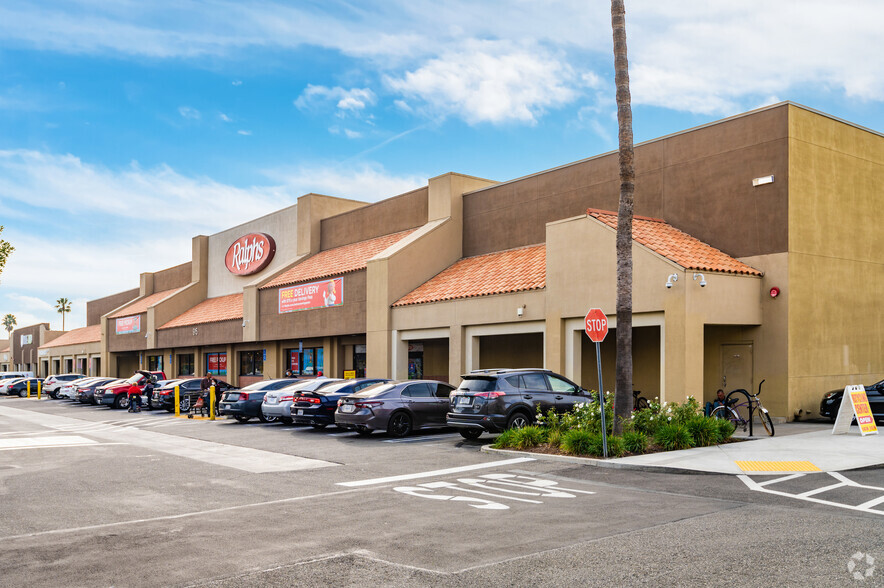 901-999 S Brookhurst St, Anaheim, CA for lease - Building Photo - Image 1 of 7