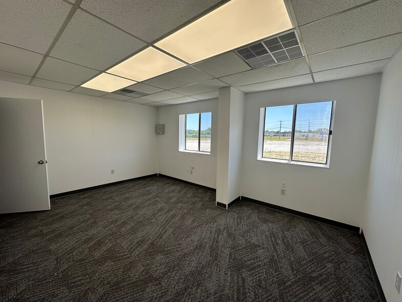 452 Hyatt St, Gaffney, SC for lease - Interior Photo - Image 2 of 21