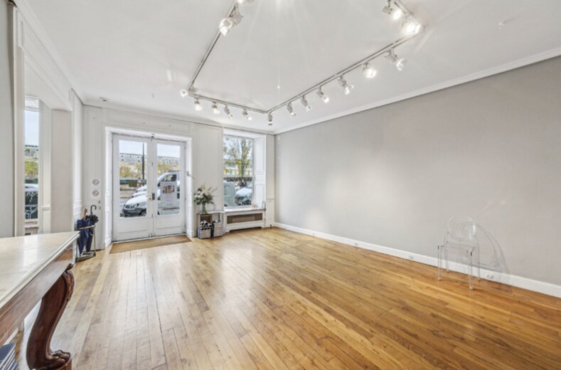 23-25 Quai Voltaire, Paris, PAR 75007 - - - Interior Photo - Image 1 of 11