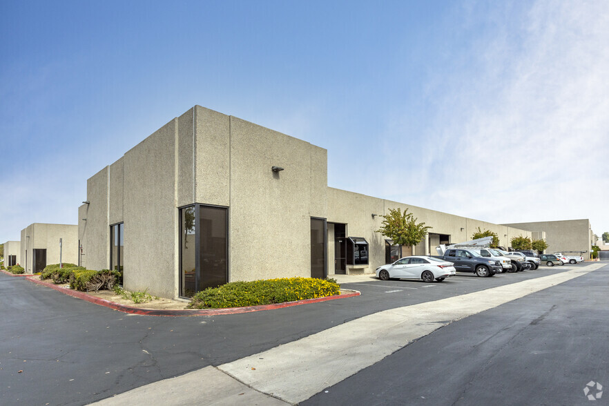 7940 Silverton Ave, San Diego, CA for lease - Primary Photo - Image 1 of 8