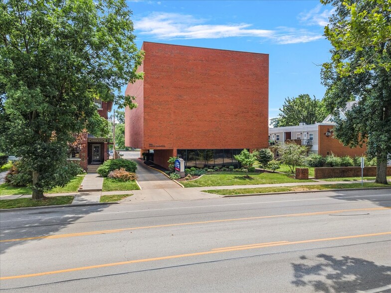 828 S 2nd St, Springfield, IL for lease - Building Photo - Image 1 of 14