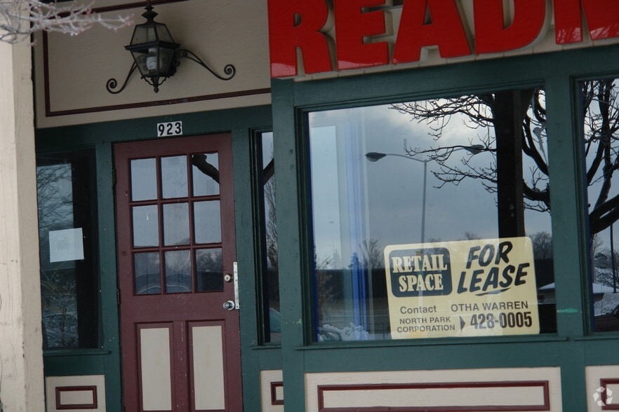 4490 N 1st Ave, Evansville, IN for lease - Building Photo - Image 2 of 4