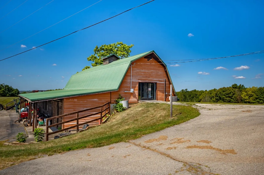 245 Tanglewood Ct, Taylorsville, KY for sale - Building Photo - Image 2 of 48