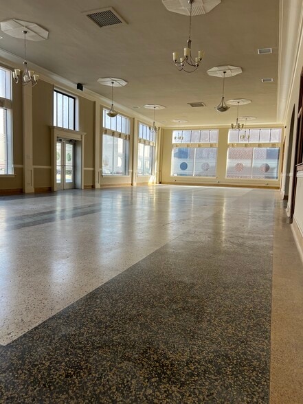 223 Commerce St, Kingsport, TN for sale - Building Photo - Image 2 of 4
