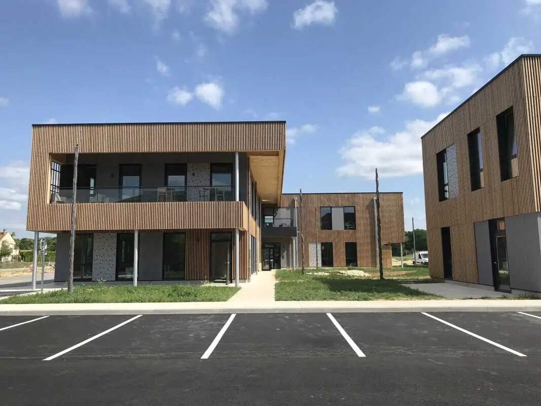 Office in Lacroix-Saint-Ouen for lease Building Photo- Image 1 of 9