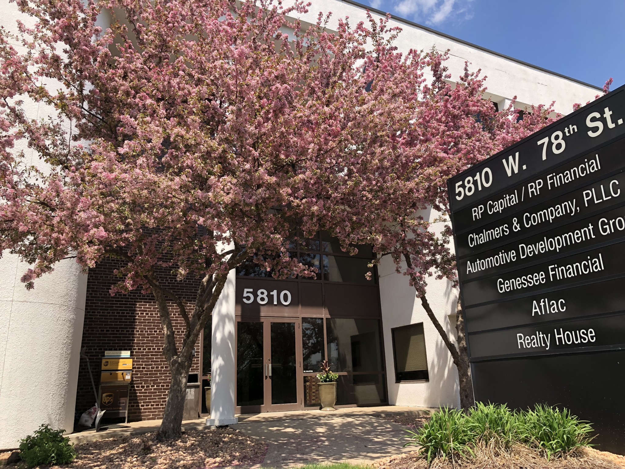 5810 78th St W, Bloomington, MN for lease Primary Photo- Image 1 of 12