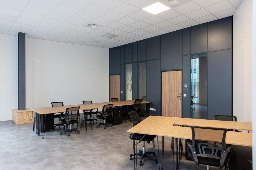 Office in Perpignan for lease - Building Photo - Image 1 of 6