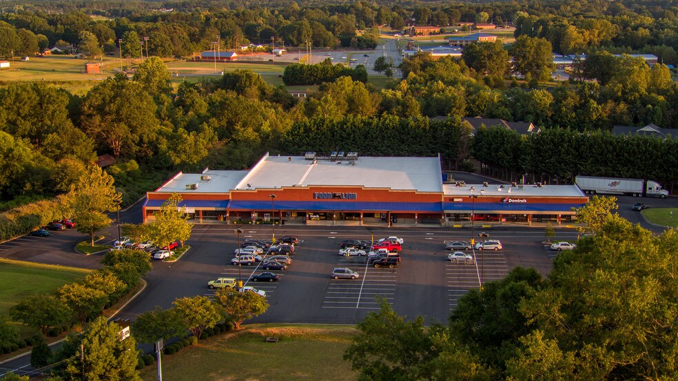 629 W Main Ave, Taylorsville, NC, 28681 Retail Space For Lease