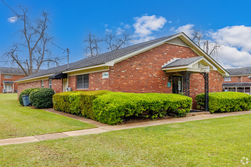 2103-1/2 Nottingham Way, Albany, GA for sale - Primary Photo - Image 1 of 1