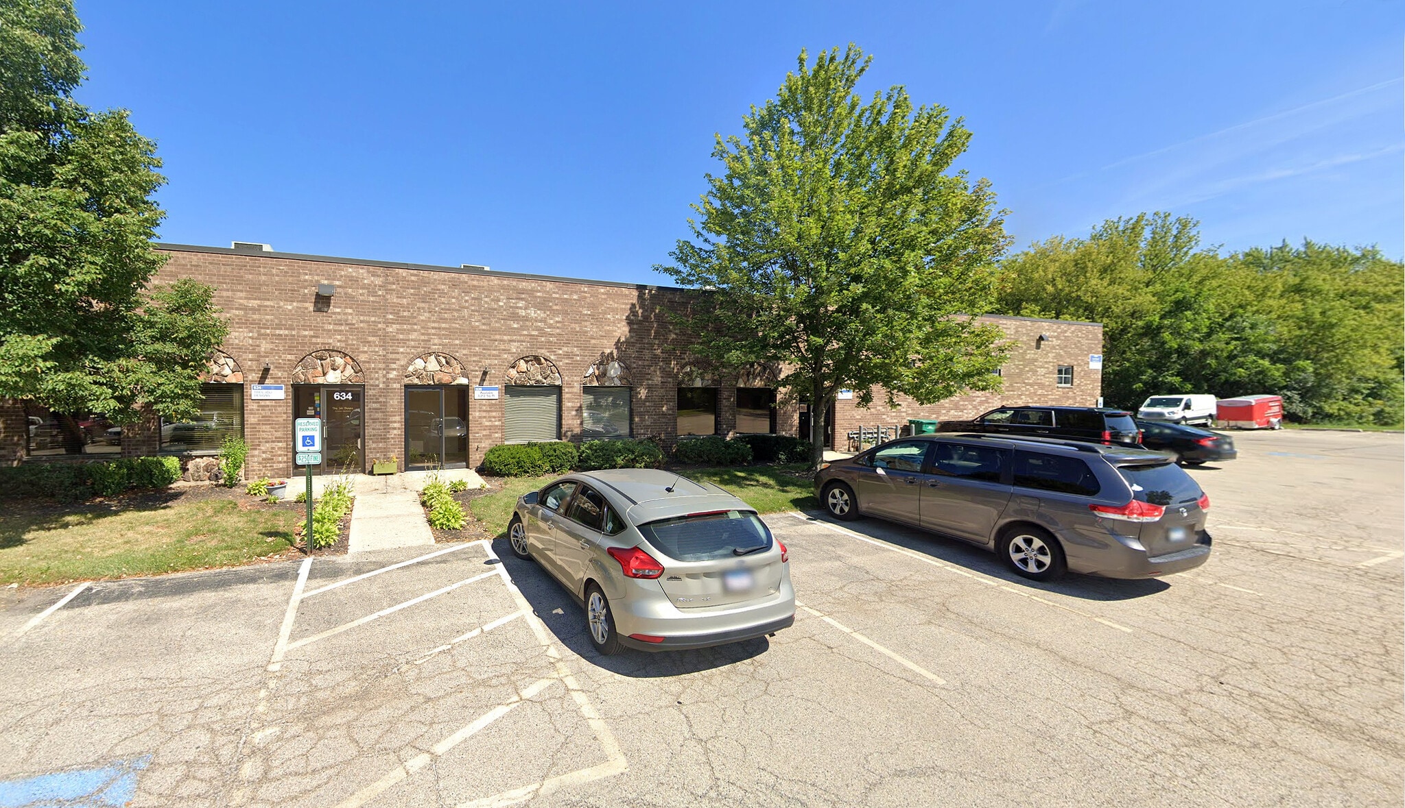 600-668 Wheeling Rd, Wheeling, IL for lease Building Photo- Image 1 of 3