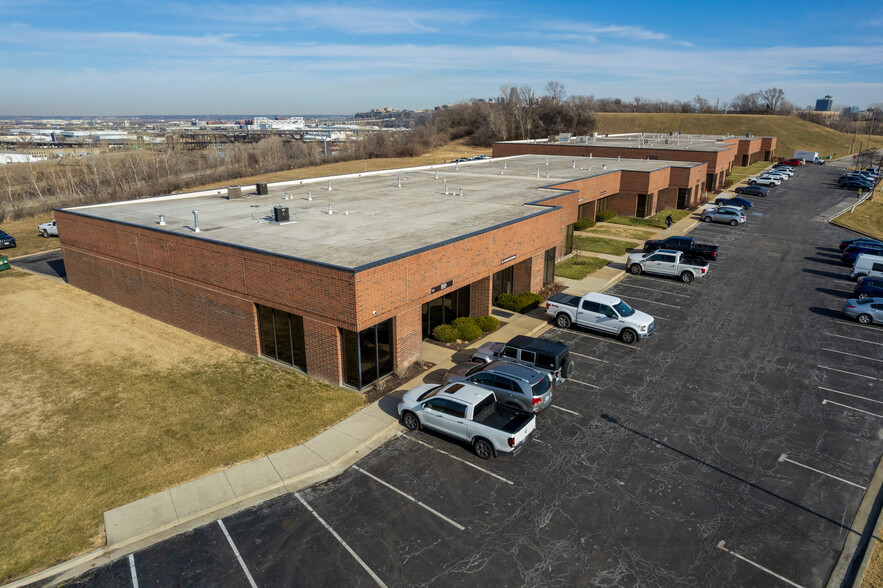 100-132 Abbie Ave, Kansas City, KS for lease - Building Photo - Image 3 of 20