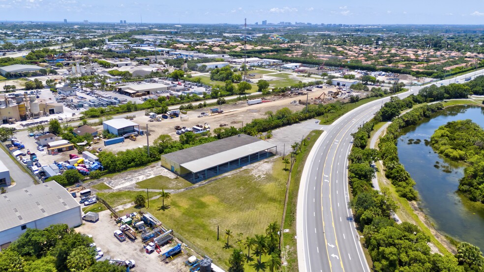 7030 N Haverhill Rd, Riviera Beach, FL for lease - Building Photo - Image 1 of 8