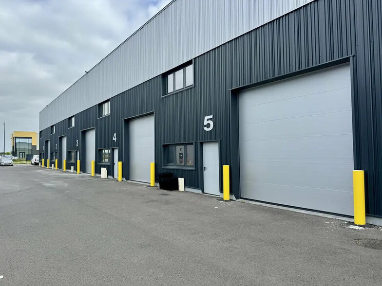 Flex in Le Mesnil-Amelot for sale - Building Photo - Image 2 of 17