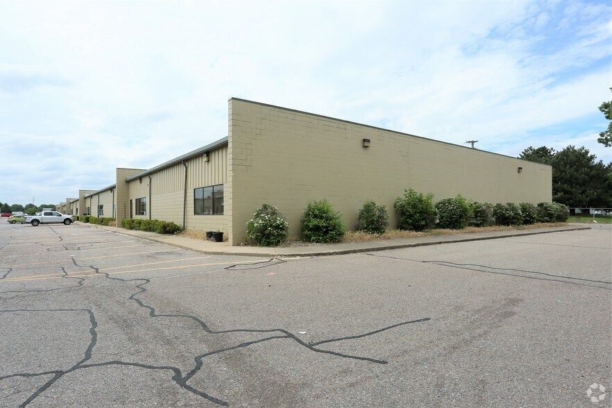 35500-35580 Mound Rd, Sterling Heights, MI for lease - Building Photo - Image 3 of 5