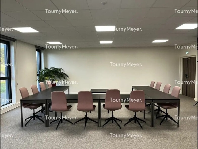 Office in Thorigné-Fouillard for lease - Interior Photo - Image 1 of 5