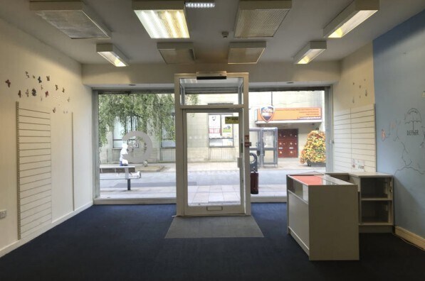 24 Parker Ln, Burnley for lease Interior Photo- Image 1 of 1