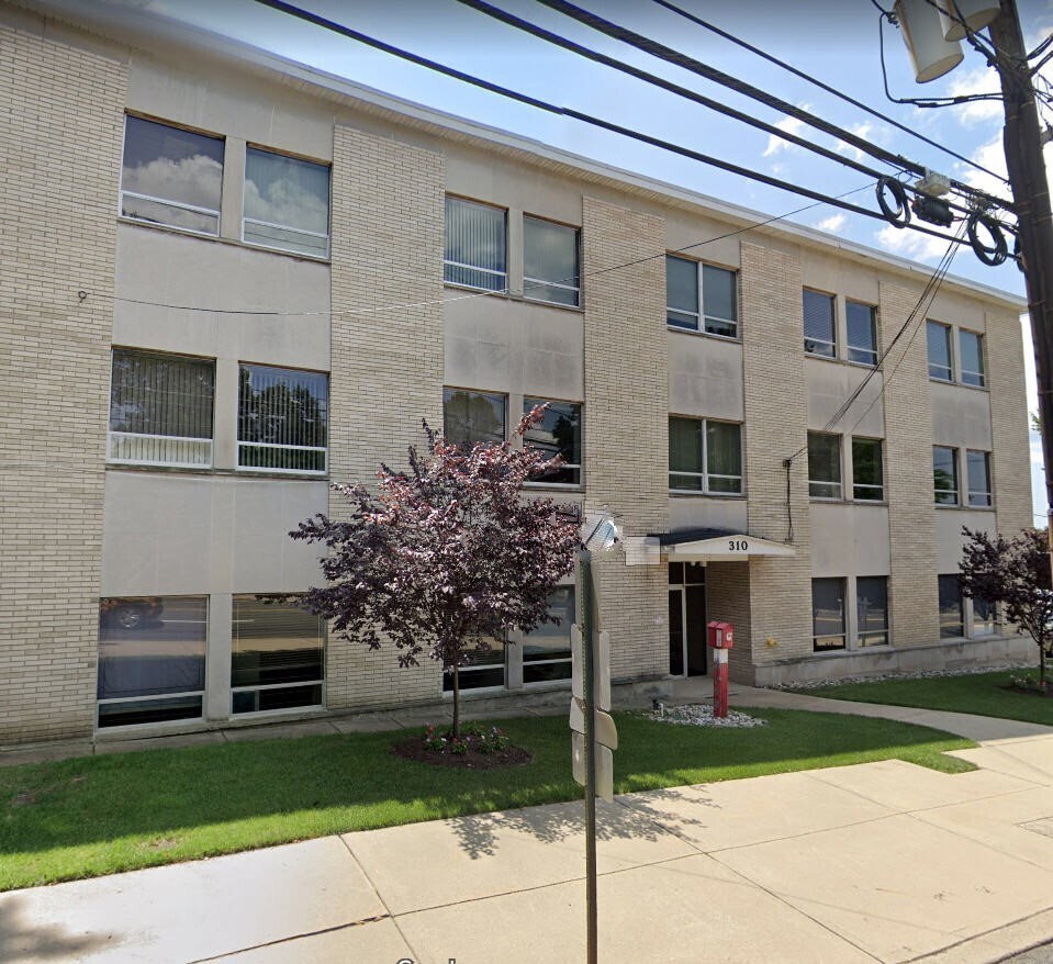 310 Cedar Ln, Teaneck, NJ for sale Building Photo- Image 1 of 1
