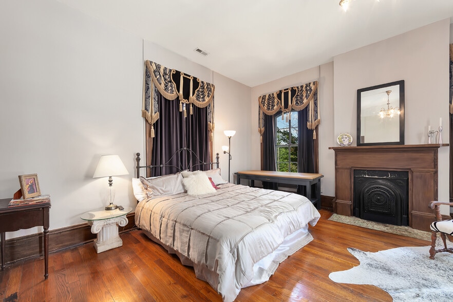 204 E Deaderick St, Jackson, TN for sale - Building Photo - Image 2 of 43