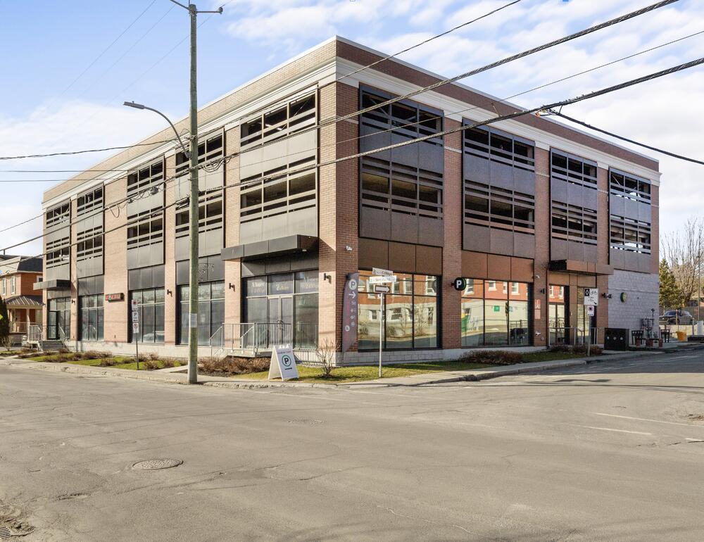111 Rue Du Collège, Magog, QC for lease Primary Photo- Image 1 of 3