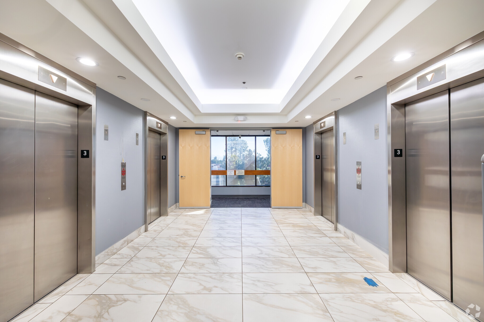 5525 Etiwanda Ave, Tarzana, CA for lease Building Photo- Image 1 of 1