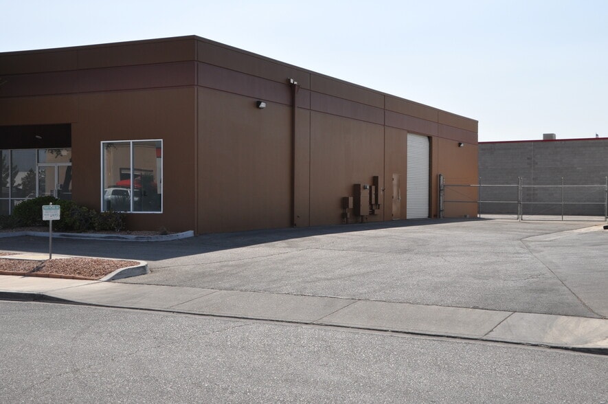 5455 Desert Point Dr, Las Vegas, NV for sale - Building Photo - Image 3 of 10