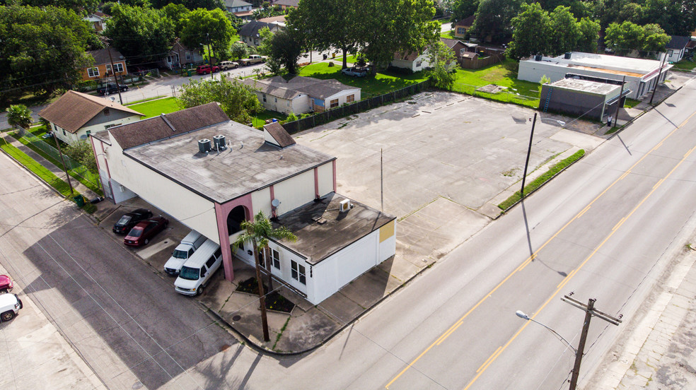 200 E Texas Ave, Baytown, TX for sale - Building Photo - Image 1 of 1