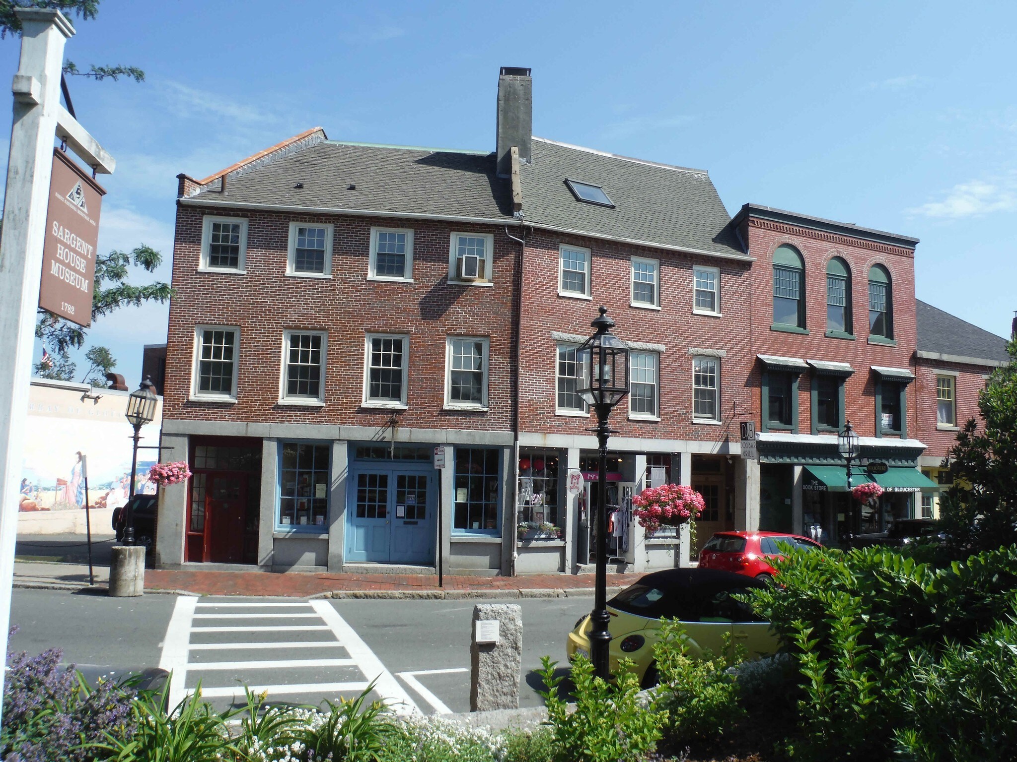 Roger St, Gloucester, MA 01930