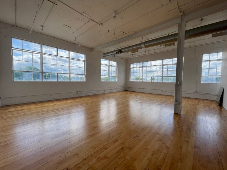 217 California St, Newton, MA for lease - Interior Photo - Image 2 of 10