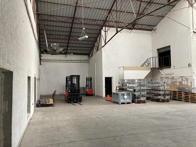 Industrial in Six-Fours-les-Plages for lease - Interior Photo - Image 3 of 10
