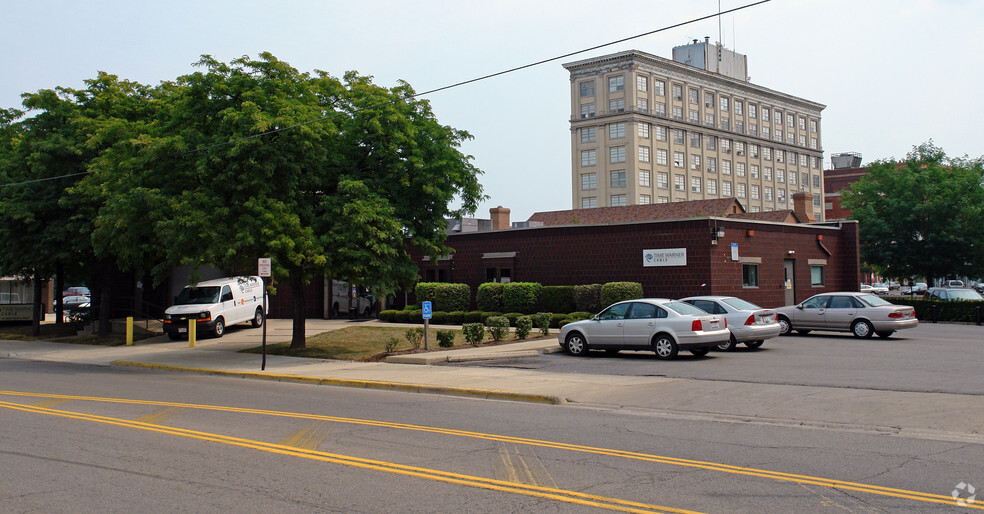 75 W Main St, Springfield, OH for lease - Primary Photo - Image 1 of 4