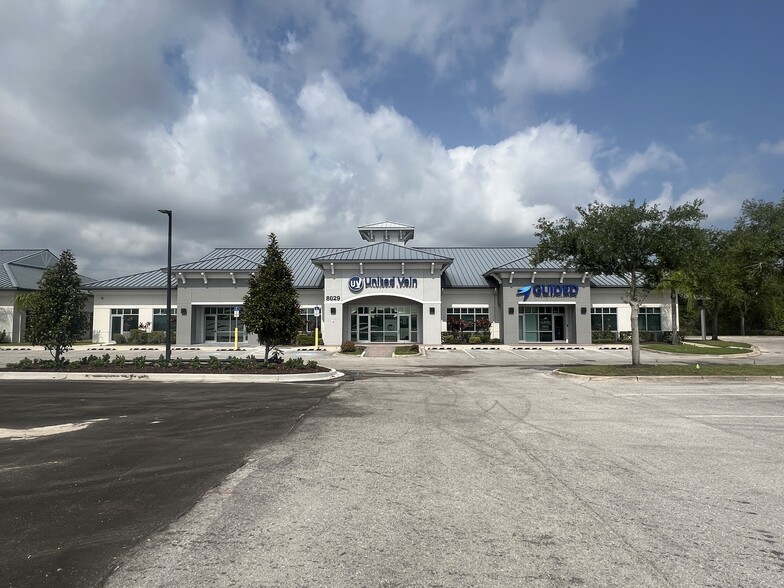 8029 Cooper Creek Blvd, University Park, FL for lease - Building Photo - Image 1 of 7