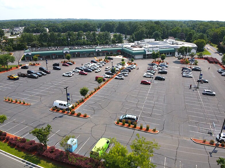 700 Tennent Rd, Manalapan, NJ 07726