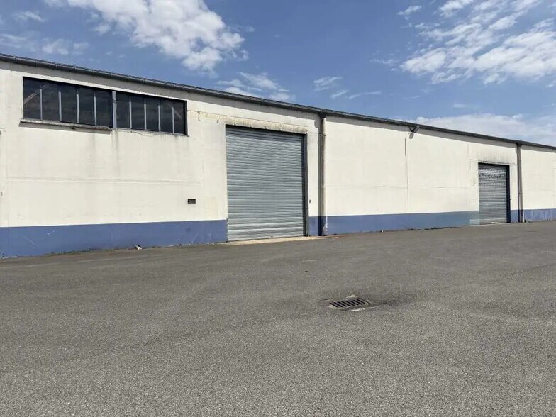 Flex in Ingré for lease - Building Photo - Image 2 of 6