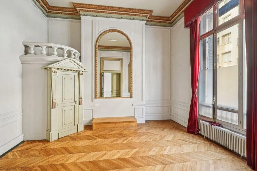 Office in Paris for lease - Interior Photo - Image 2 of 12