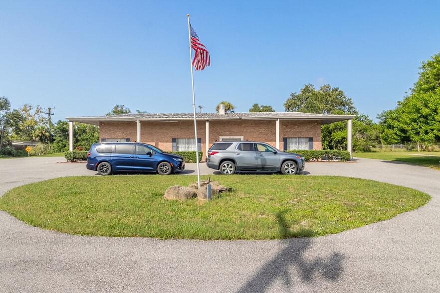 1036 Derbyshire Rd, Daytona Beach, FL for sale - Building Photo - Image 2 of 35