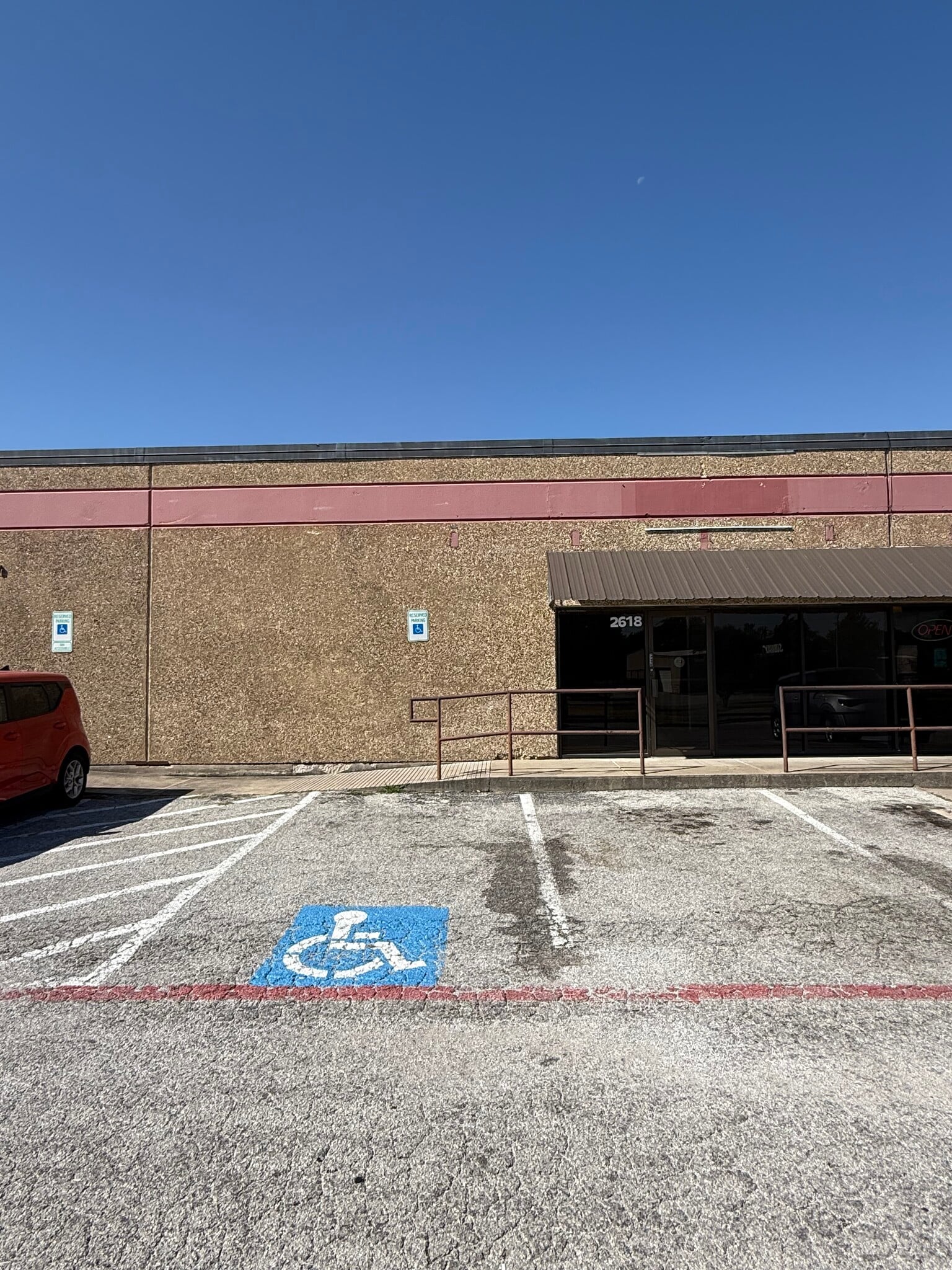 2601-2621 Aero Dr, Grand Prairie, TX for lease Building Photo- Image 1 of 6