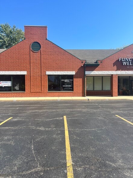 741 McHenry Ave, Crystal Lake, IL for lease - Interior Photo - Image 3 of 13