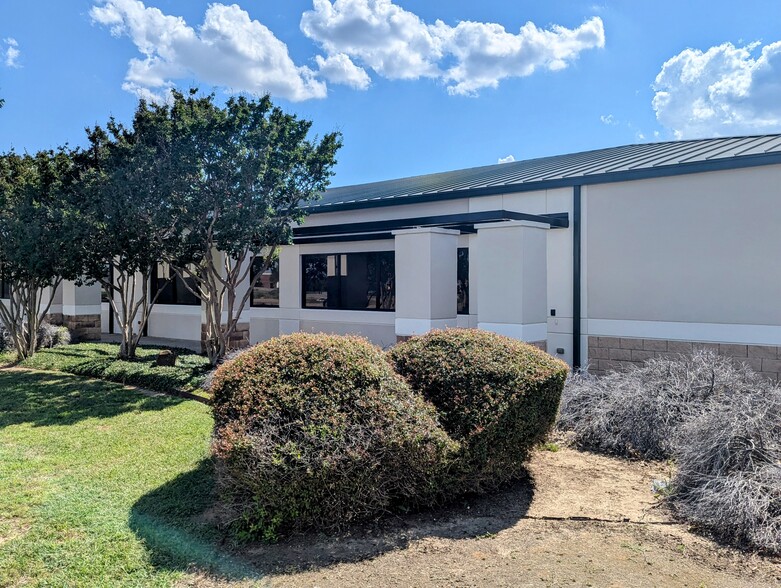 3600 William D Tate Ave, Grapevine, TX for lease - Building Photo - Image 2 of 13