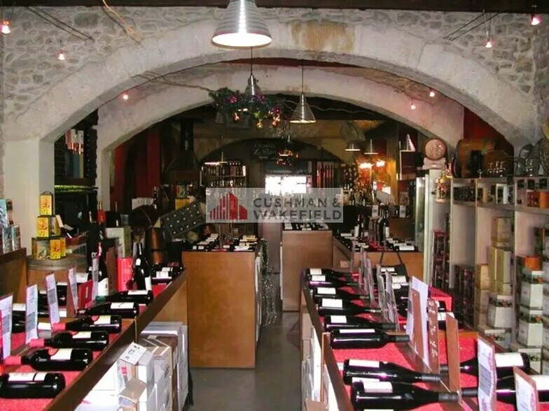 Retail in Nîmes for lease - Interior Photo - Image 3 of 3