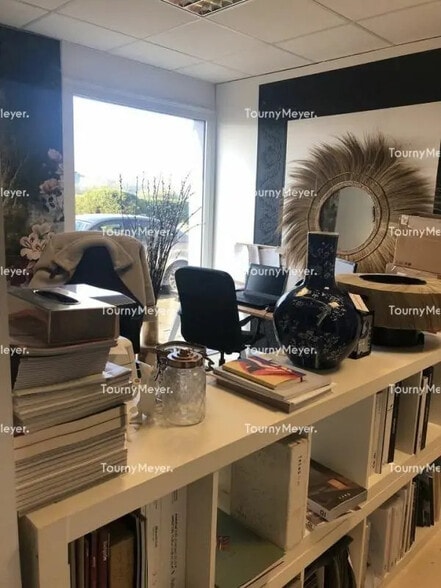 Office in Bruz for lease - Interior Photo - Image 3 of 6