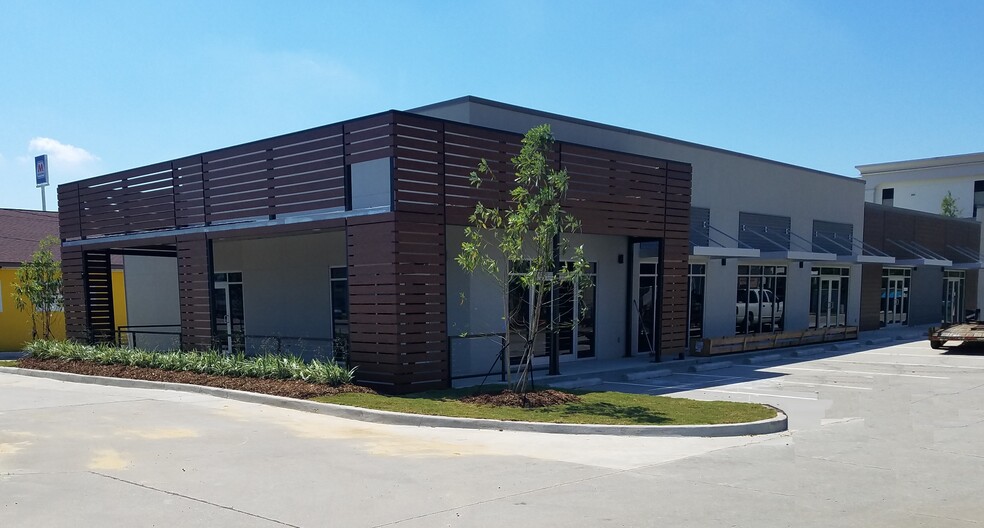 2705 W Highway 30, Gonzales, LA for lease - Building Photo - Image 1 of 16