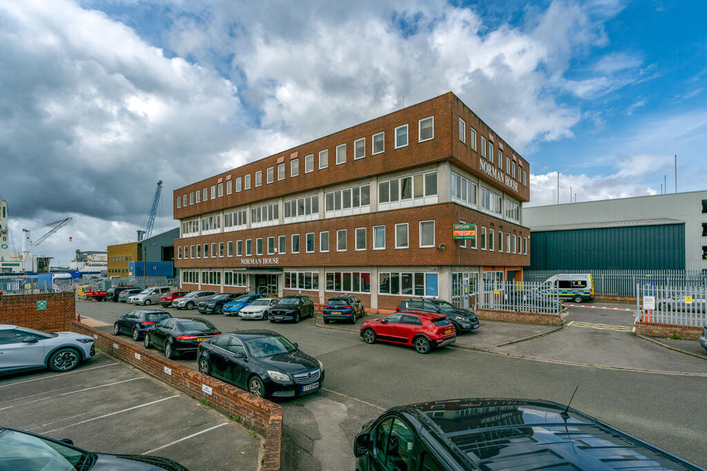 Kettering Ter, Portsmouth for lease Primary Photo- Image 1 of 4