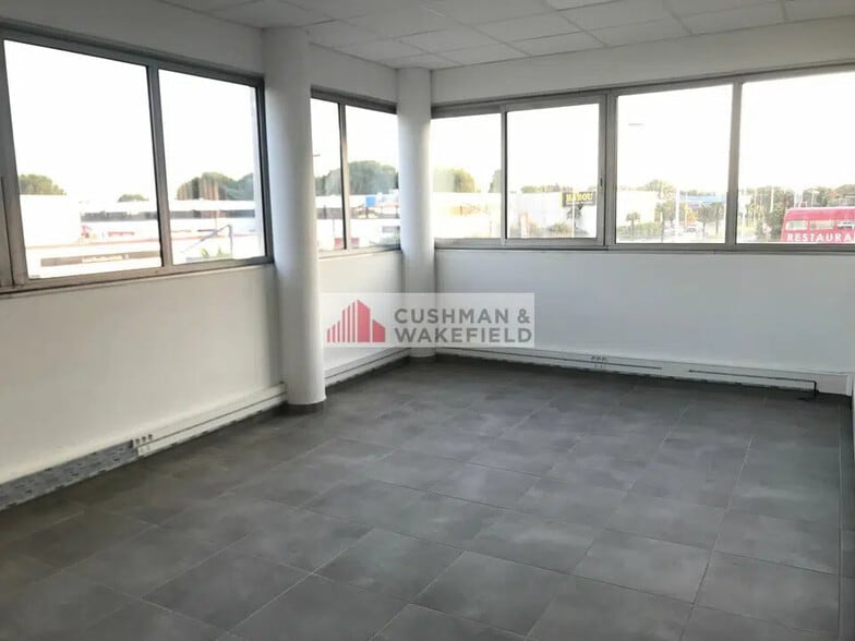 Office in Nîmes for lease - Interior Photo - Image 3 of 4